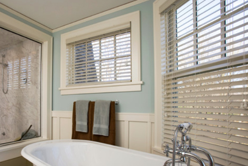 The Differences Between Natural Wood and Faux Wood Blinds