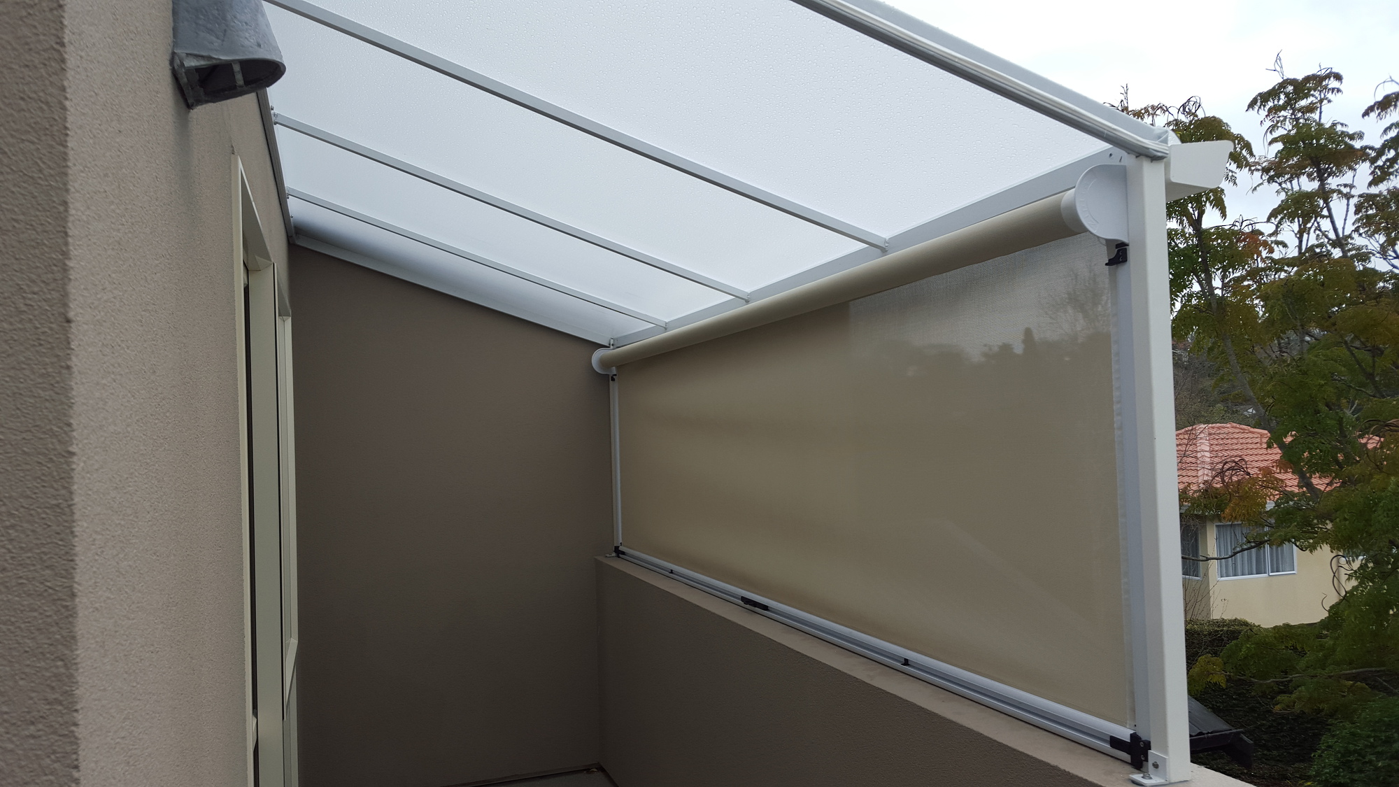 outdoor shades with side tracks