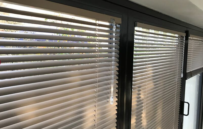 venetian blinds for bifold doors